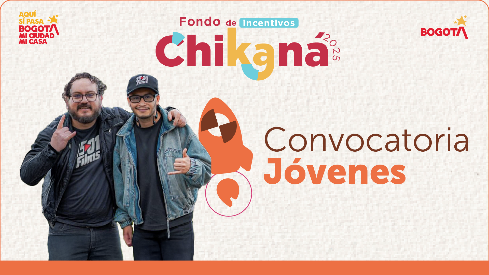 Banner del Fondo de Incentivos Chikgná 2025 con el título "Convocatoria Jóvenes". Aparecen dos jóvenes abrazados, haciendo señas con la mano, acompañados por un ícono de cohete. Logotipos de Bogotá y “Aquí sí pasa, mi ciudad mi casa” en las esquinas. Fondo claro con detalles naranjas.