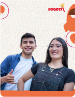 Miniatura de la convocatoria para jóvenes del Fondo Chikaná 2025, con dos jóvenes sonrientes sobre fondo claro y elementos gráficos naranjas.