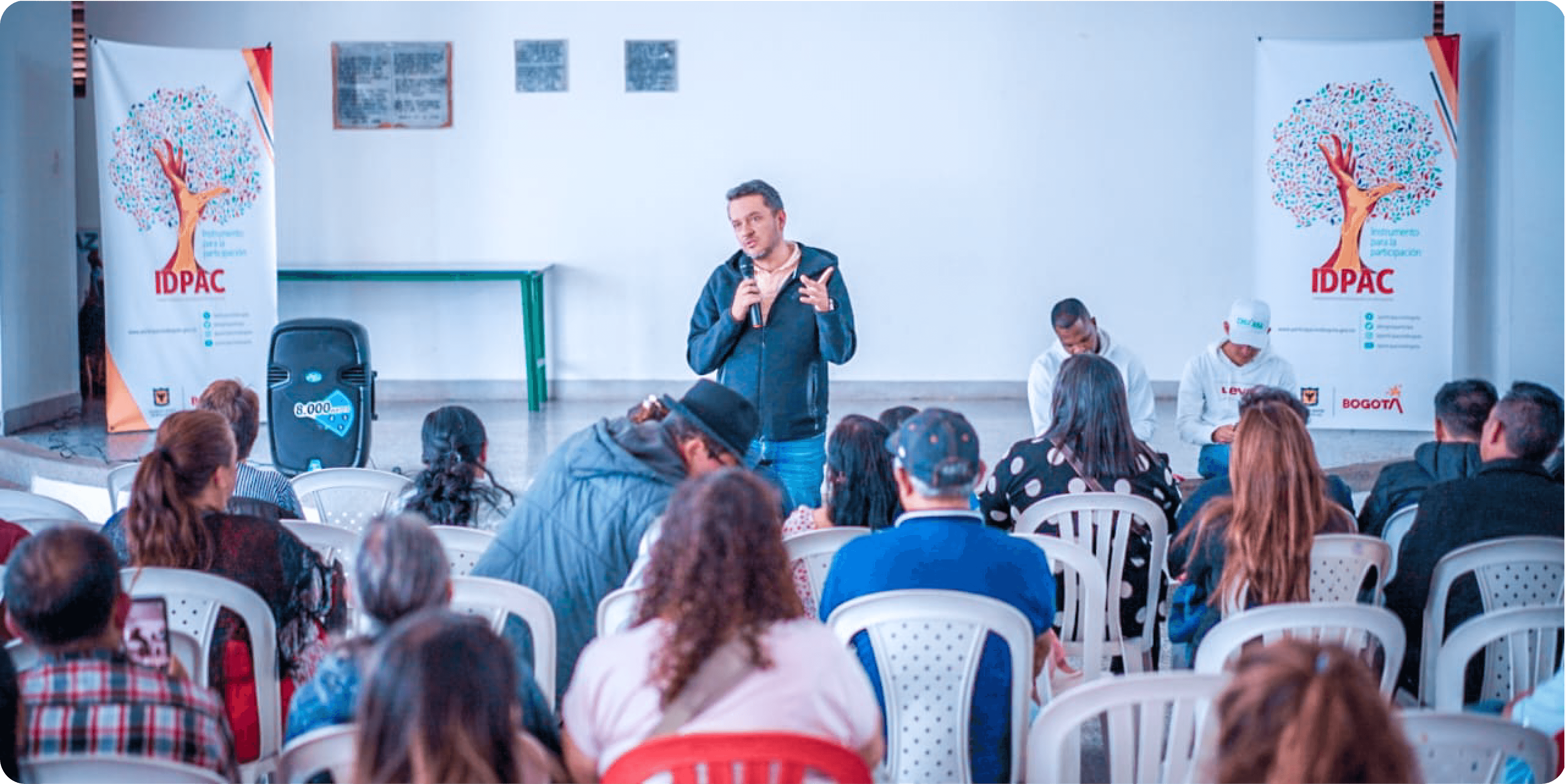 Director Juan Pablo Camacho en territorio