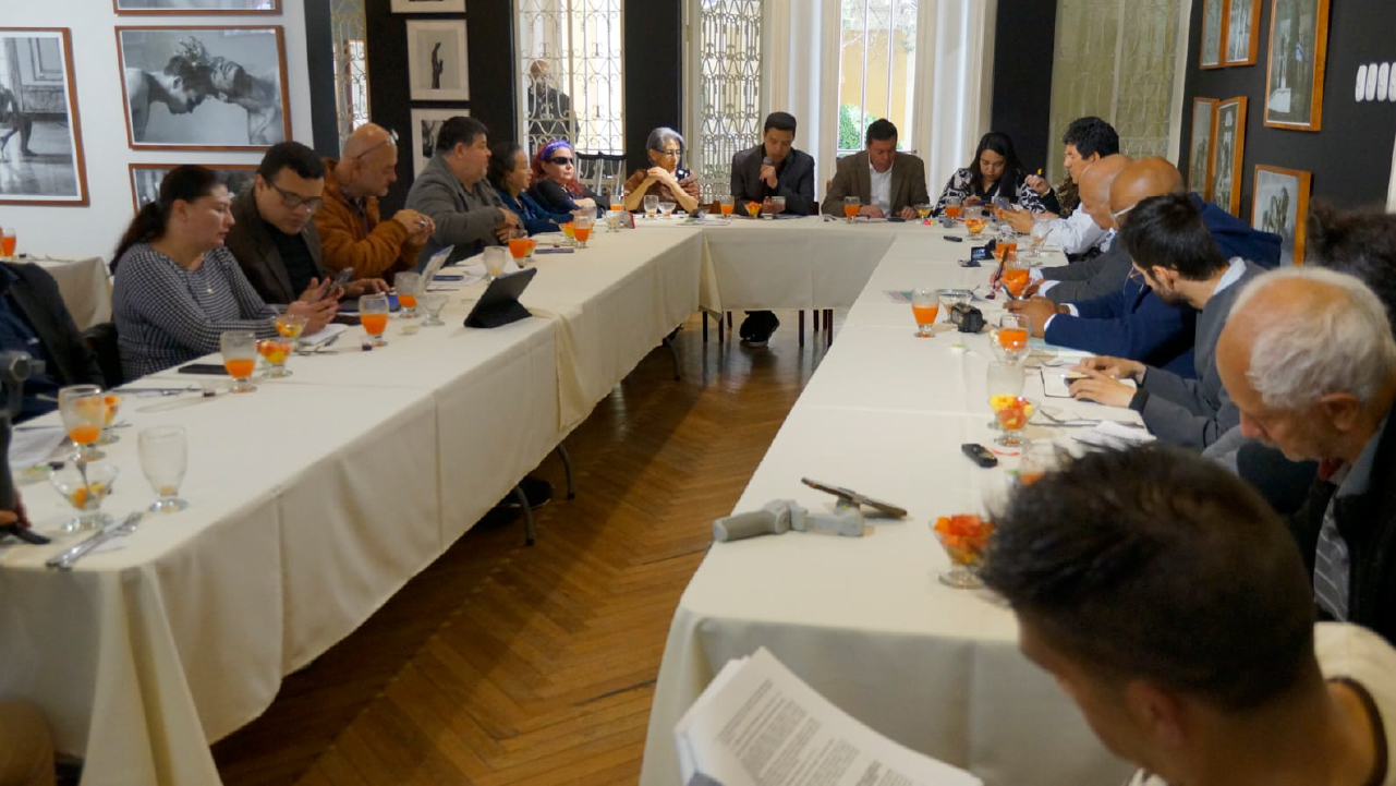 El IDPAC lidera espacio de diálogo con la Mesa Distrital de Medios Comunitarios para fortalecer la participación democrática en Bogotá.