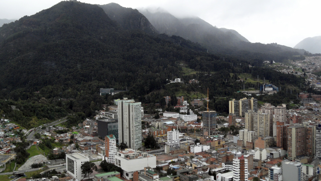 Convocatoria en Bogotá para participar en la definición de representación en propiedad horizontal, promoviendo la participación ciudadana.