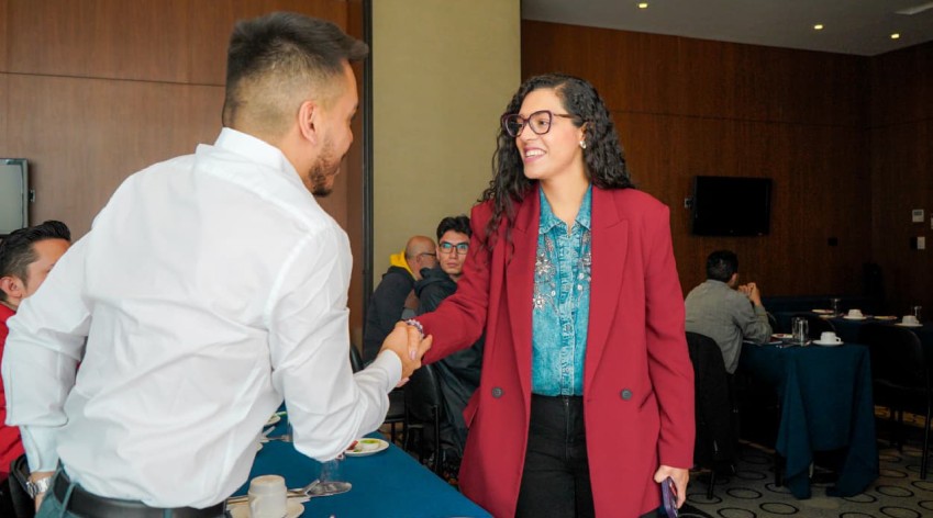 Directora María Ximena Morales Trujillo durante presentación de resultados sobre democracia y participación en Bogotá.