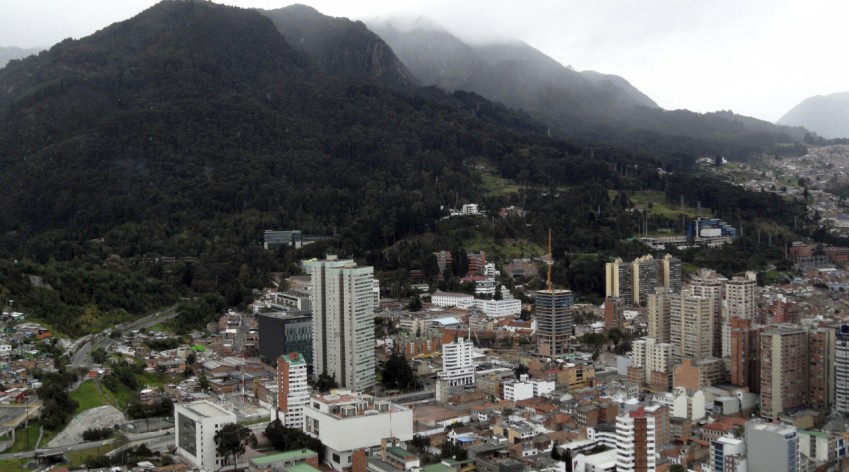 Convocatoria en Bogotá para participar en la definición de representación en propiedad horizontal, promoviendo la participación ciudadana.