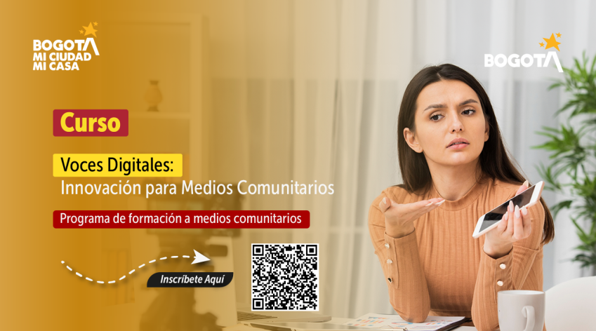 Mujer con celular en mano durante el curso "Voces Digitales: Innovación para Medios Comunitarios" del IDPAC, programa de formación a medios comunitarios, con código QR de inscripción.